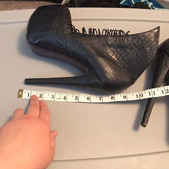 London Trash Purple Alligator Heels - Picture 5 of 6